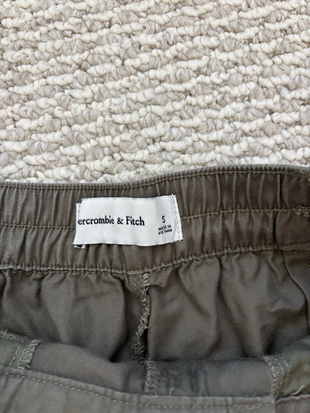 Abercrombie & Fitch Women’s Shorts Size Small Olive Green Tailored Pleated - Picture 3 of 9